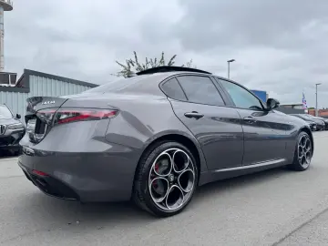 Giulia  VELOCE Q4 PANO RFK MEMORY ACC CARPLAY
