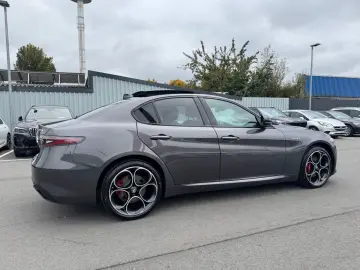 Giulia  VELOCE Q4 PANO RFK MEMORY ACC CARPLAY