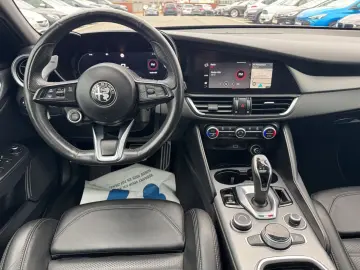 Giulia  VELOCE Q4 PANO RFK MEMORY ACC CARPLAY