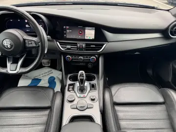 Giulia  VELOCE Q4 PANO RFK MEMORY ACC CARPLAY