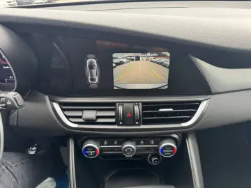 Giulia  VELOCE Q4 PANO RFK MEMORY ACC CARPLAY