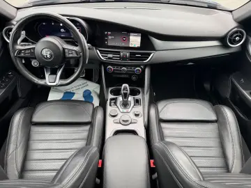 Giulia  VELOCE Q4 PANO RFK MEMORY ACC CARPLAY