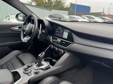 Giulia  VELOCE Q4 PANO RFK MEMORY ACC CARPLAY