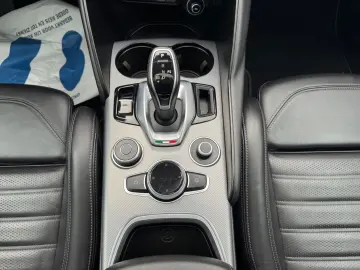 Giulia  VELOCE Q4 PANO RFK MEMORY ACC CARPLAY