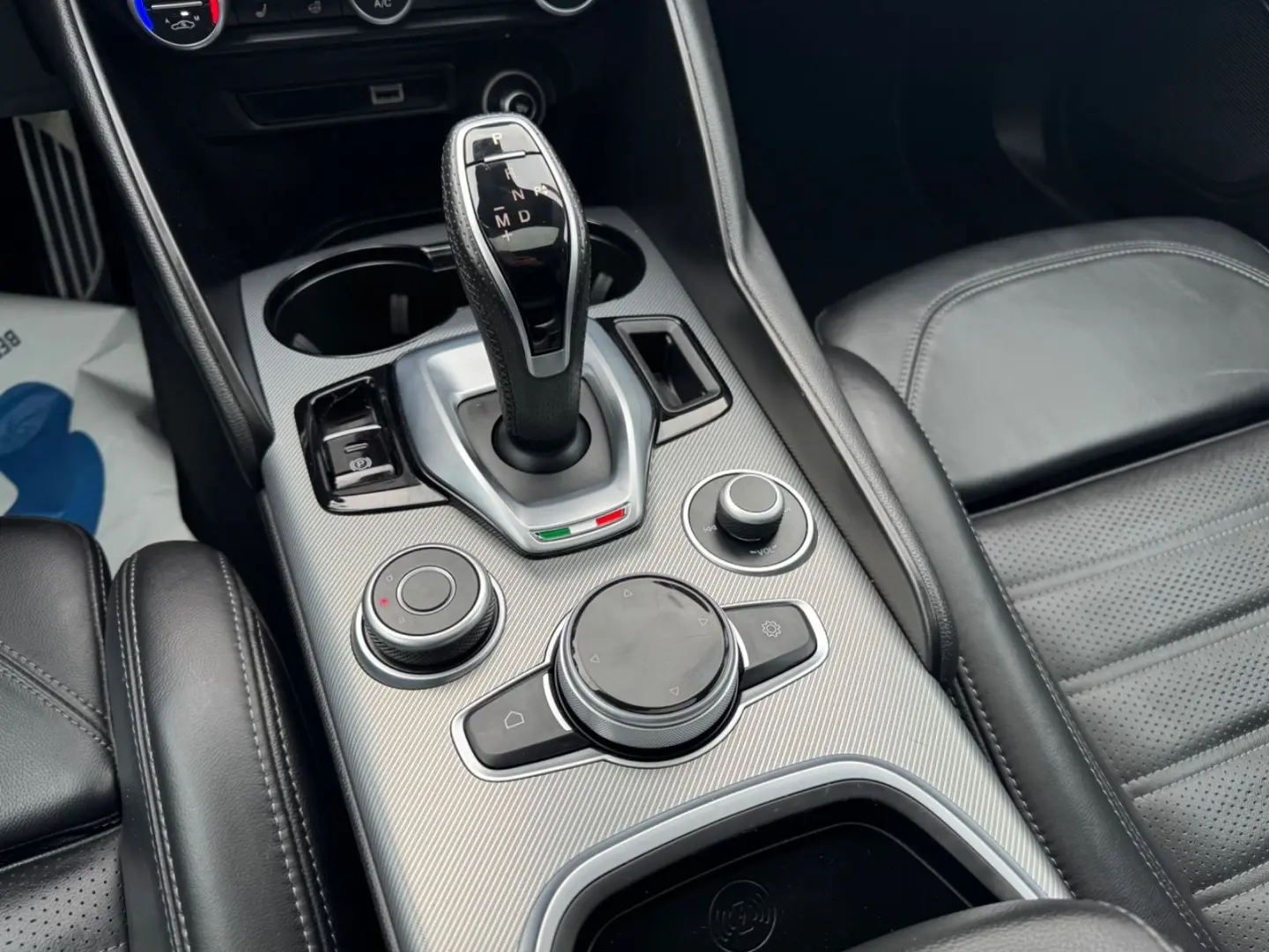 Giulia  VELOCE Q4 PANO RFK MEMORY ACC CARPLAY