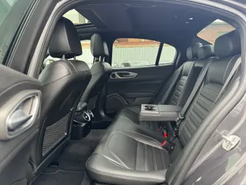 Giulia  VELOCE Q4 PANO RFK MEMORY ACC CARPLAY