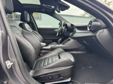 Giulia  VELOCE Q4 PANO RFK MEMORY ACC CARPLAY