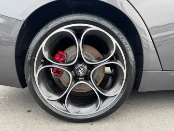 Giulia  VELOCE Q4 PANO RFK MEMORY ACC CARPLAY