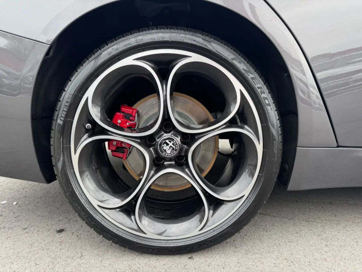 Giulia  VELOCE Q4 PANO RFK MEMORY ACC CARPLAY