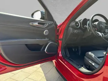 Giulia 2.9 V6 Bi-Turbo AT8 Quadrifoglio