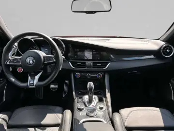 Giulia 2.9 V6 Bi-Turbo AT8 Quadrifoglio