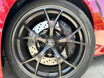 Giulia 2.9 V6 Bi-Turbo AT8 Quadrifoglio