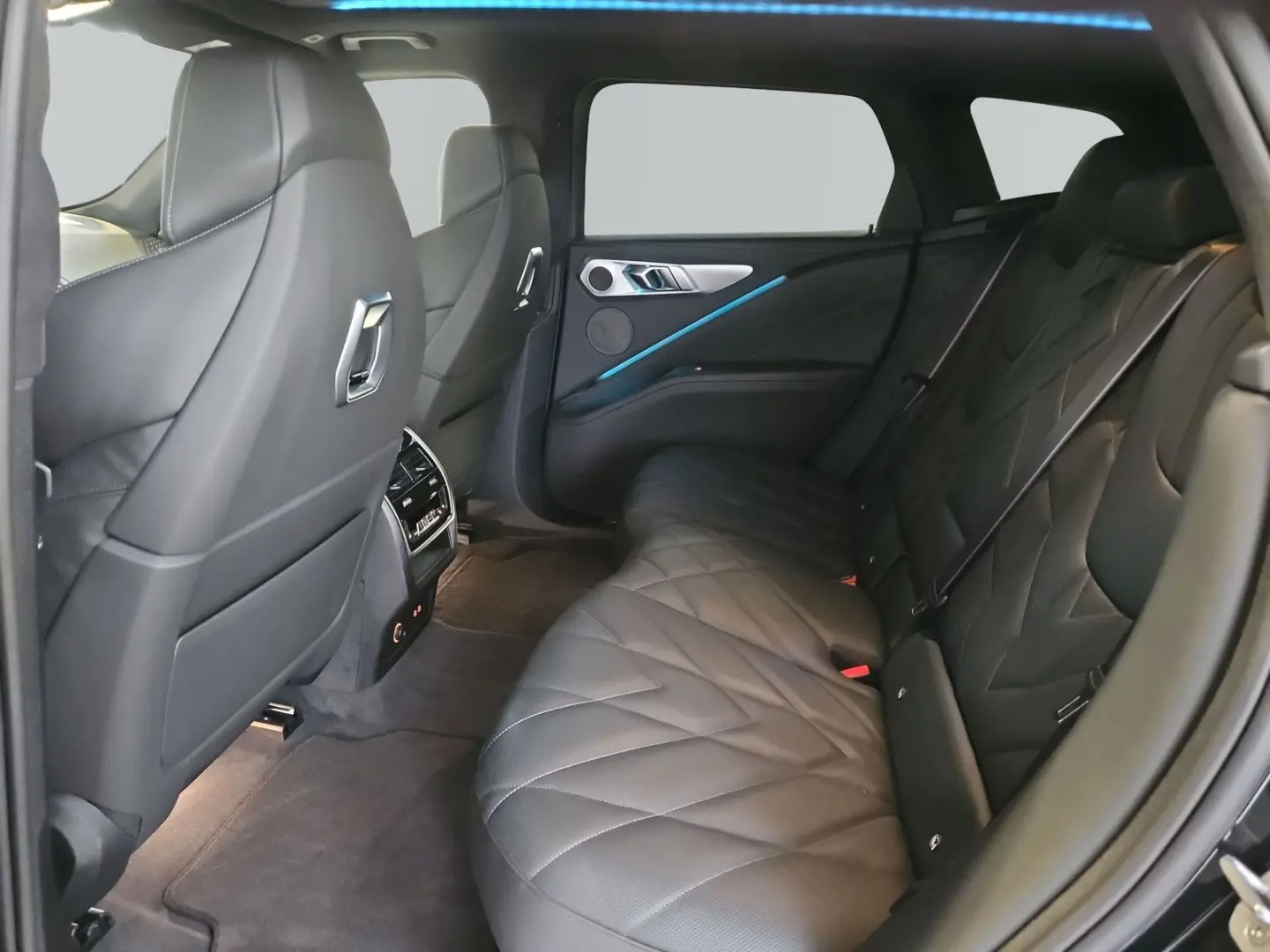 XM 50e  M Sportpaket H&K Surround