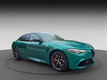 GIULIA 510PS QUADRIFOGLIO 1. HAND DEUTSCH VERDE