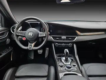 GIULIA 510PS QUADRIFOGLIO 1. HAND DEUTSCH VERDE