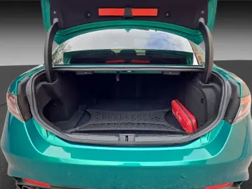 GIULIA 510PS QUADRIFOGLIO 1. HAND DEUTSCH VERDE