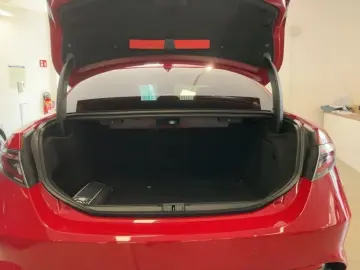 Giulia Quadrifoglio Assistenz Paket  19 Classico