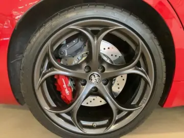 Giulia Quadrifoglio Assistenz Paket  19 Classico