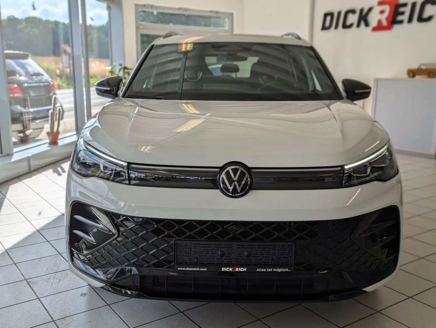 Tiguan 2.0TDI R-Line 4M Pano H K AHK Matrix 20