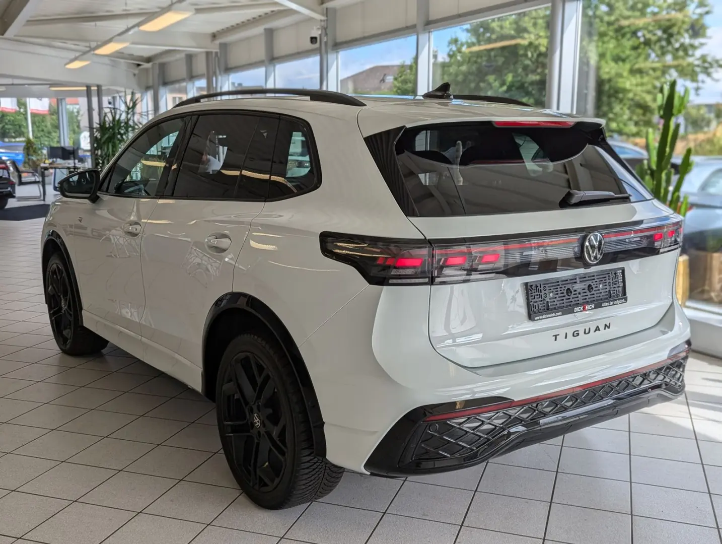 Tiguan 2.0TDI R-Line 4M Pano H K AHK Matrix 20