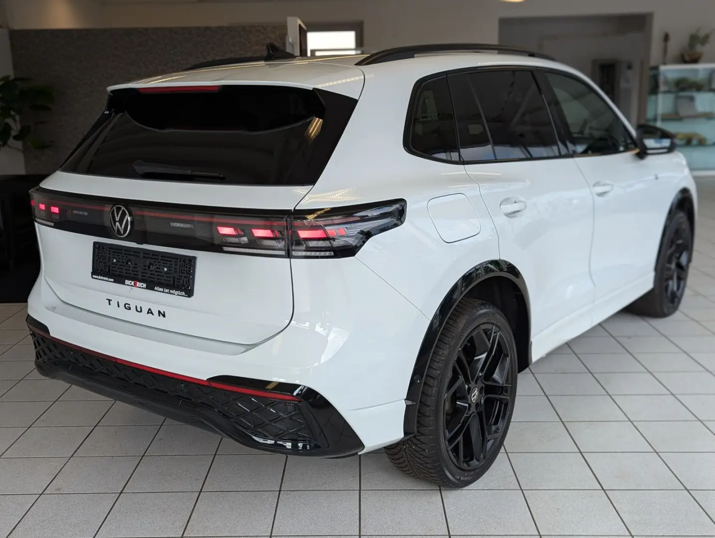 Tiguan 2.0TDI R-Line 4M Pano H K AHK Matrix 20