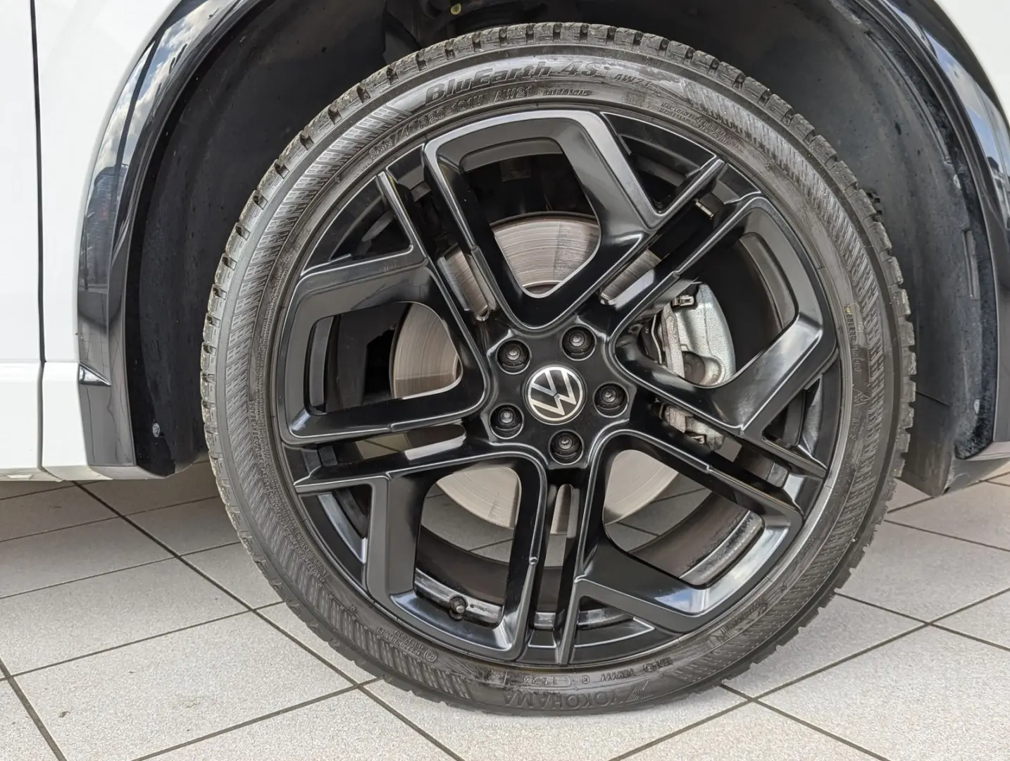 Tiguan 2.0TDI R-Line 4M Pano H K AHK Matrix 20