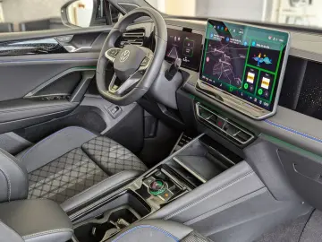 Tiguan 2.0TDI R-Line 4M Pano H K AHK Matrix 20