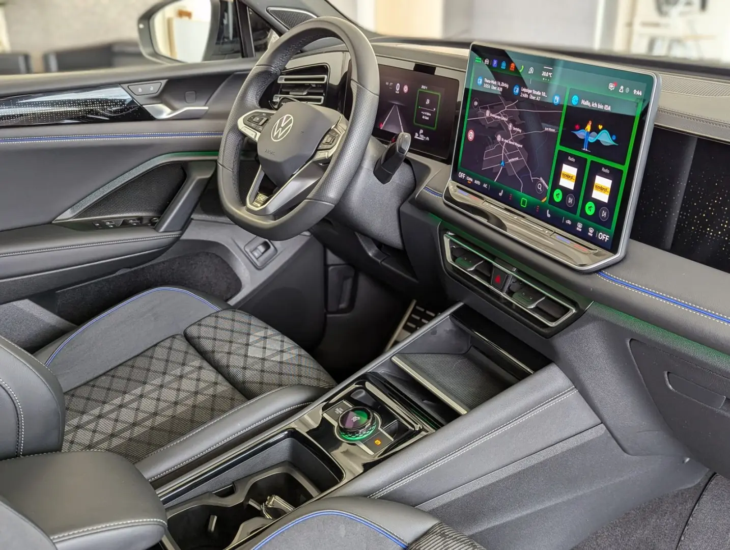 Tiguan 2.0TDI R-Line 4M Pano H K AHK Matrix 20