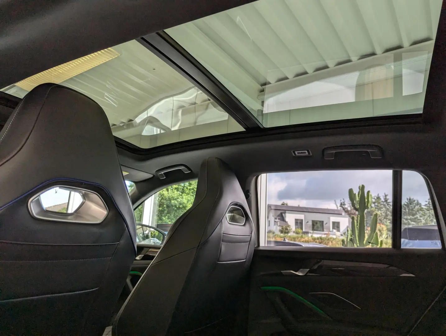 Tiguan 2.0TDI R-Line 4M Pano H K AHK Matrix 20