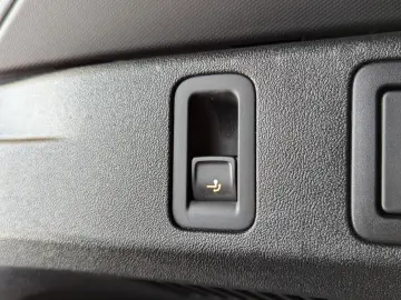 Tiguan 2.0TDI R-Line 4M Pano H K AHK Matrix 20