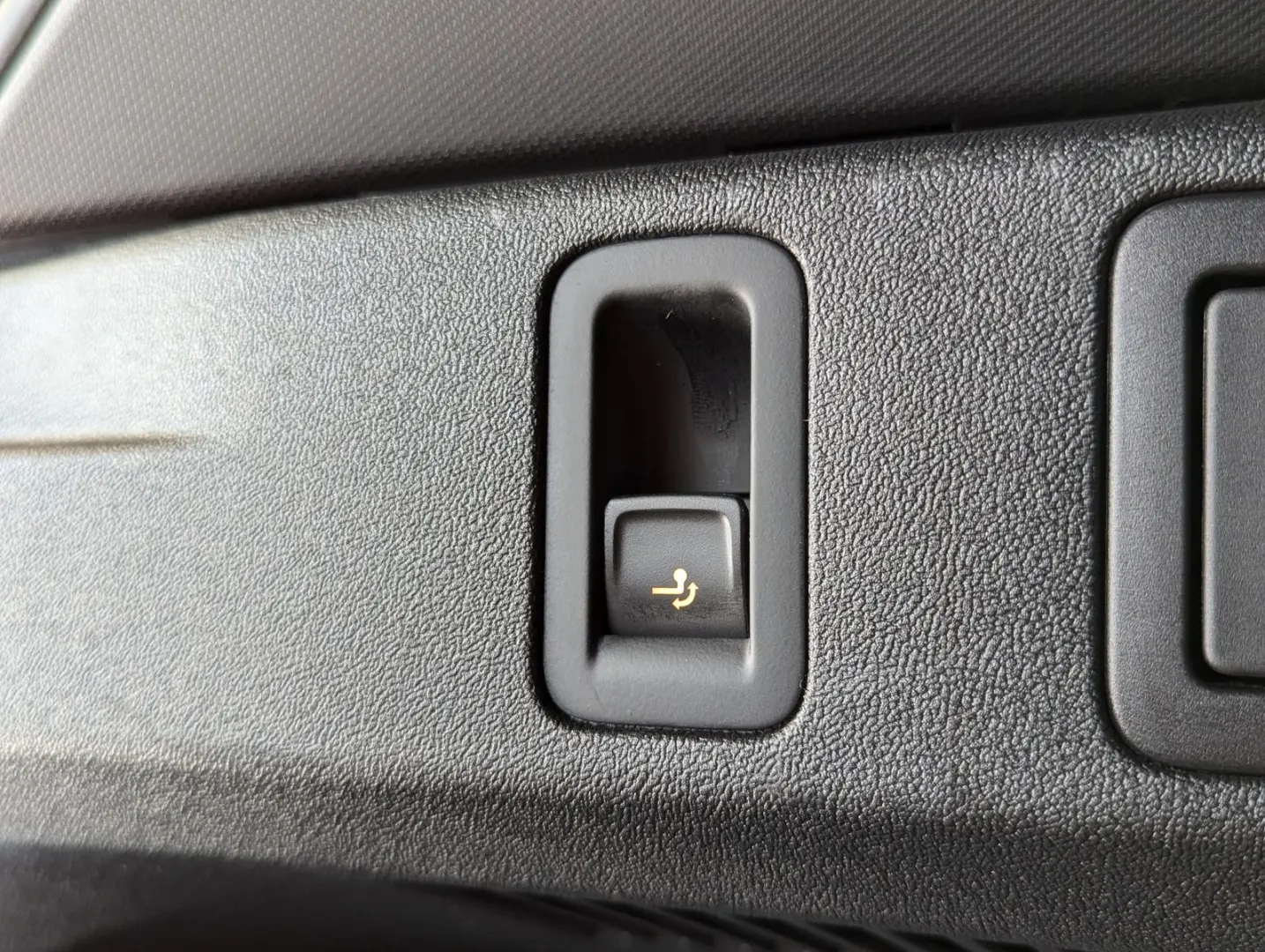 Tiguan 2.0TDI R-Line 4M Pano H K AHK Matrix 20