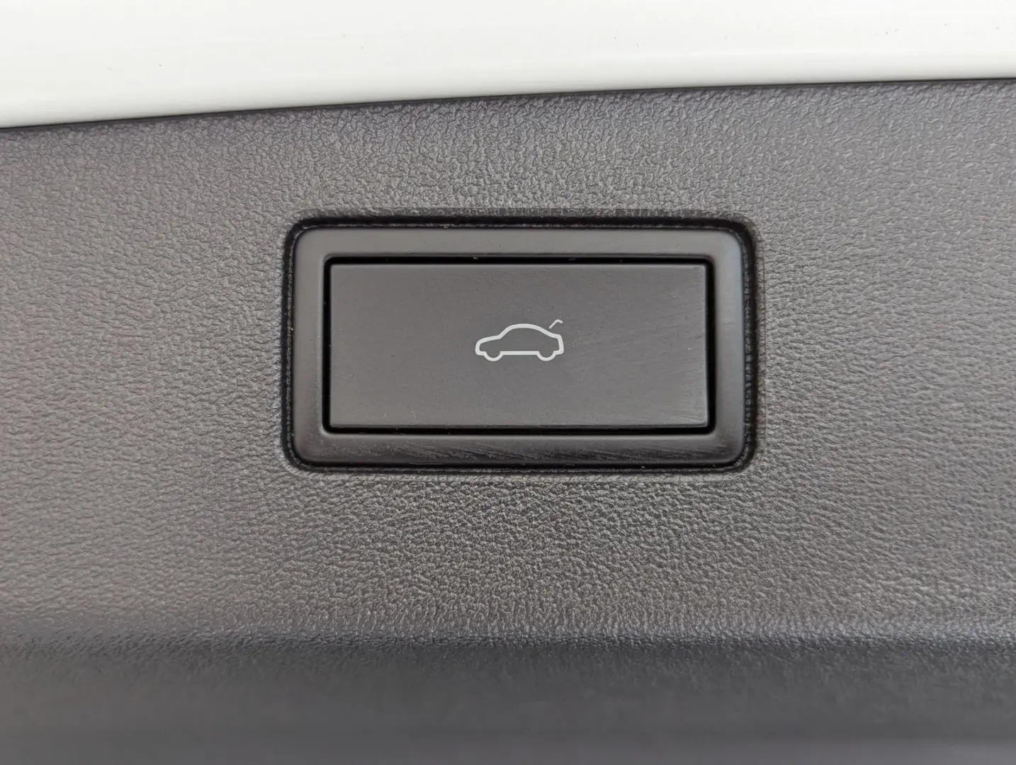 Tiguan 2.0TDI R-Line 4M Pano H K AHK Matrix 20