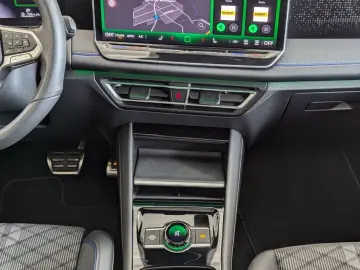 Tiguan 2.0TDI R-Line 4M Pano H K AHK Matrix 20