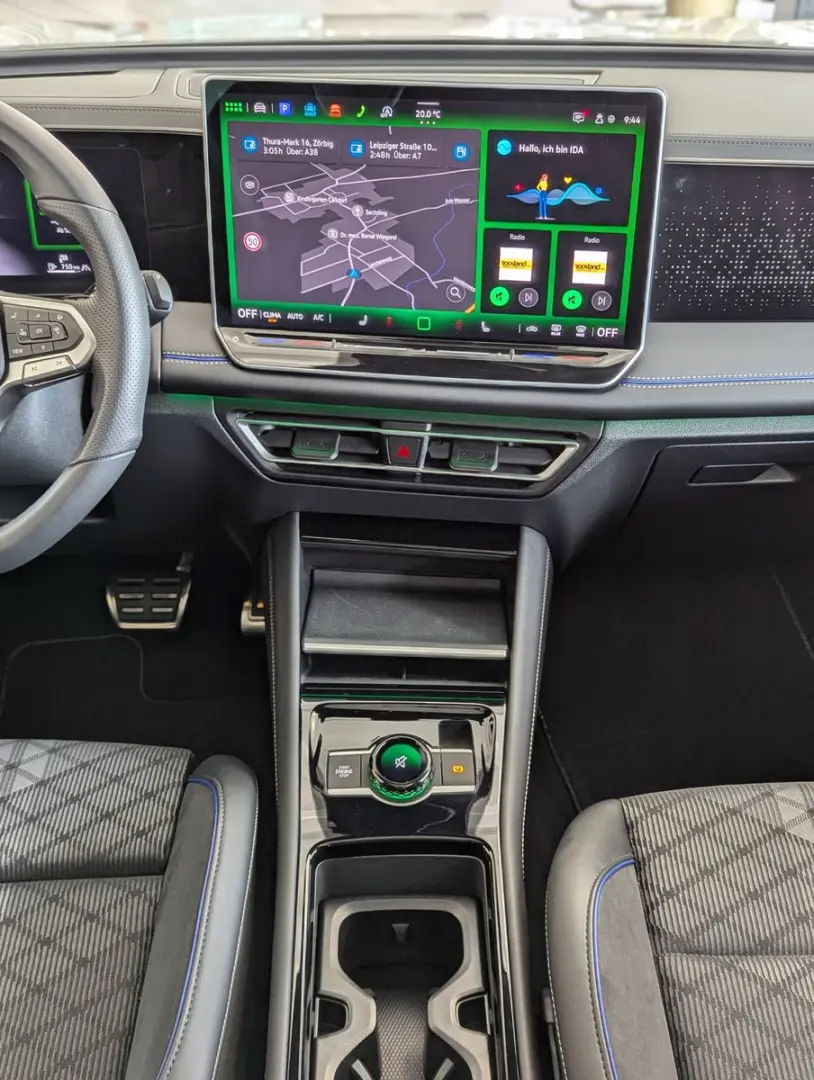 Tiguan 2.0TDI R-Line 4M Pano H K AHK Matrix 20