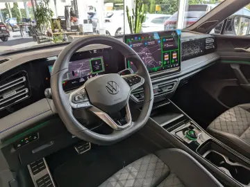 Tiguan 2.0TDI R-Line 4M Pano H K AHK Matrix 20