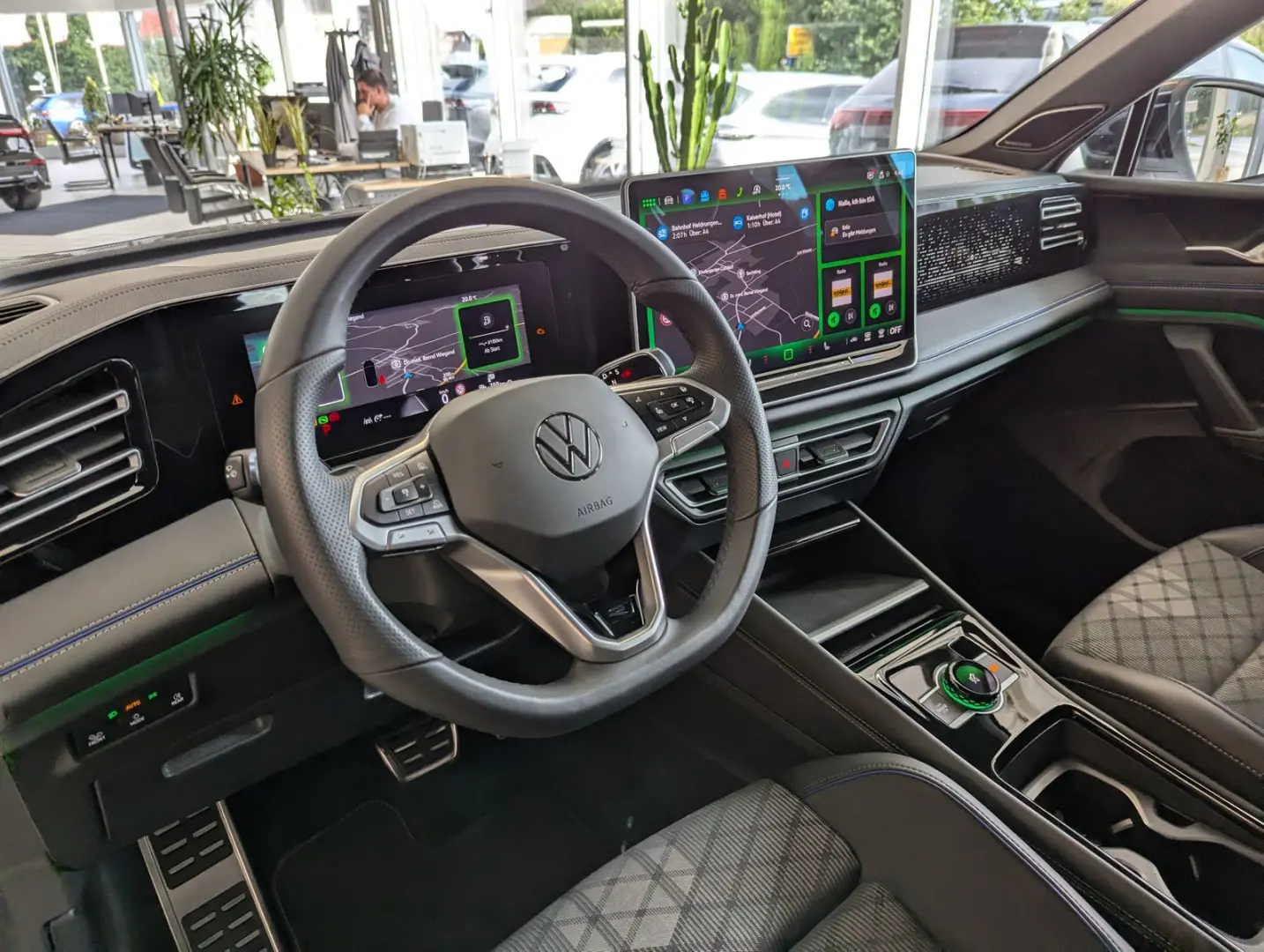 Tiguan 2.0TDI R-Line 4M Pano H K AHK Matrix 20