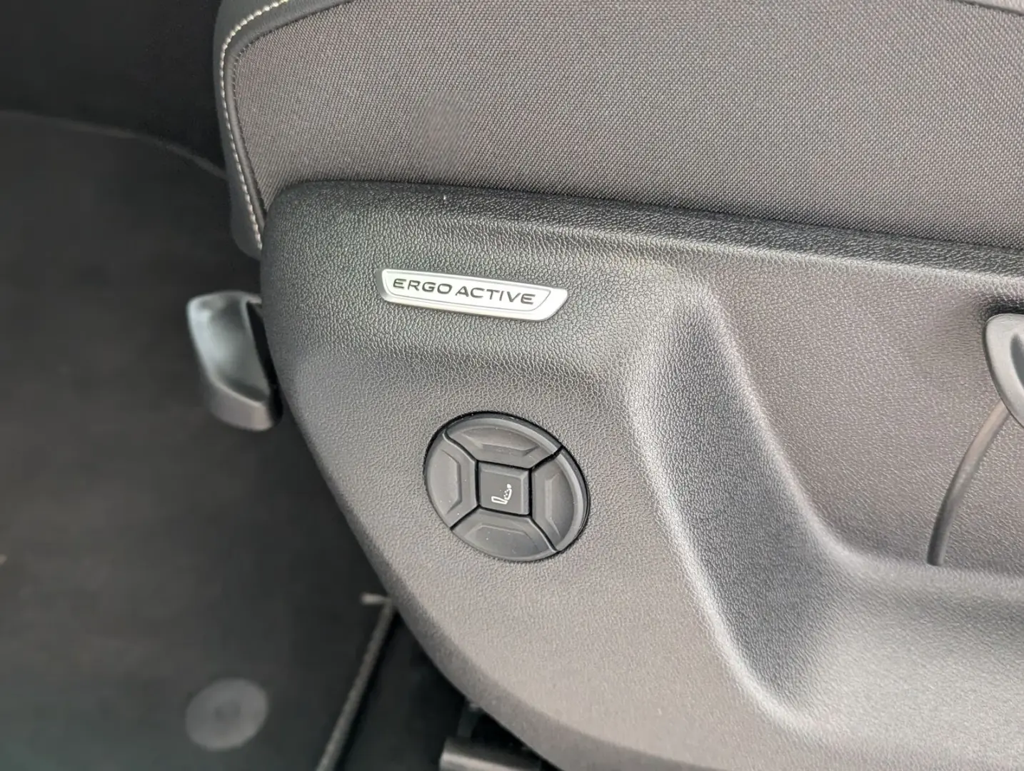 Tiguan 2.0TDI R-Line 4M Pano H K AHK Matrix 20