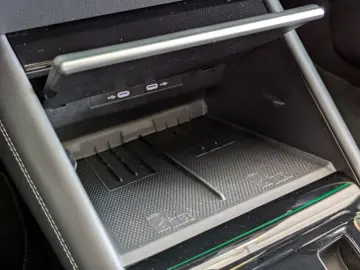 Tiguan 2.0TDI R-Line 4M Pano H K AHK Matrix 20