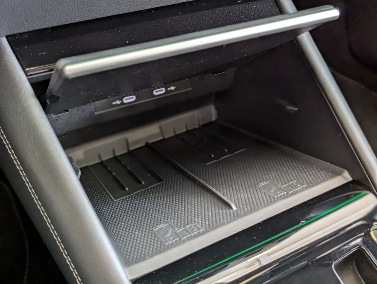 Tiguan 2.0TDI R-Line 4M Pano H K AHK Matrix 20