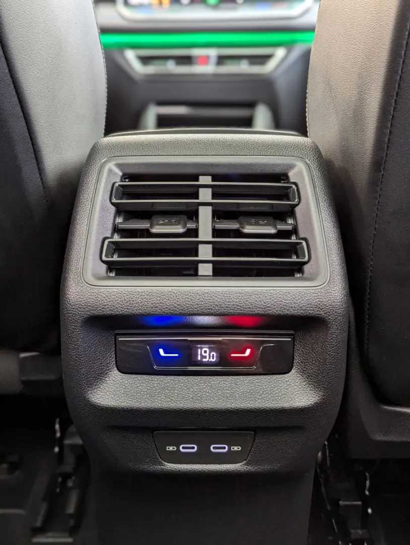 Tiguan 2.0TDI R-Line 4M Pano H K AHK Matrix 20