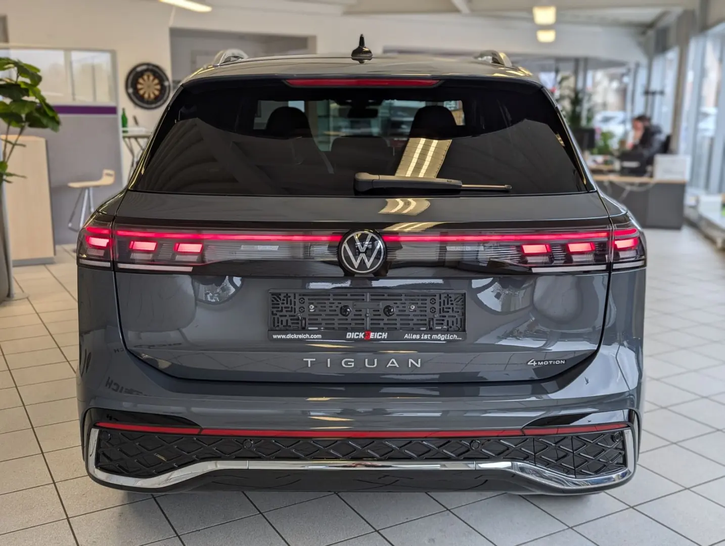 Tiguan 2.0TDI R-Line 4M Pano H K AHK Matrix 20