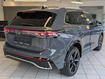 Tiguan 2.0TDI R-Line 4M Pano H K AHK Matrix 20