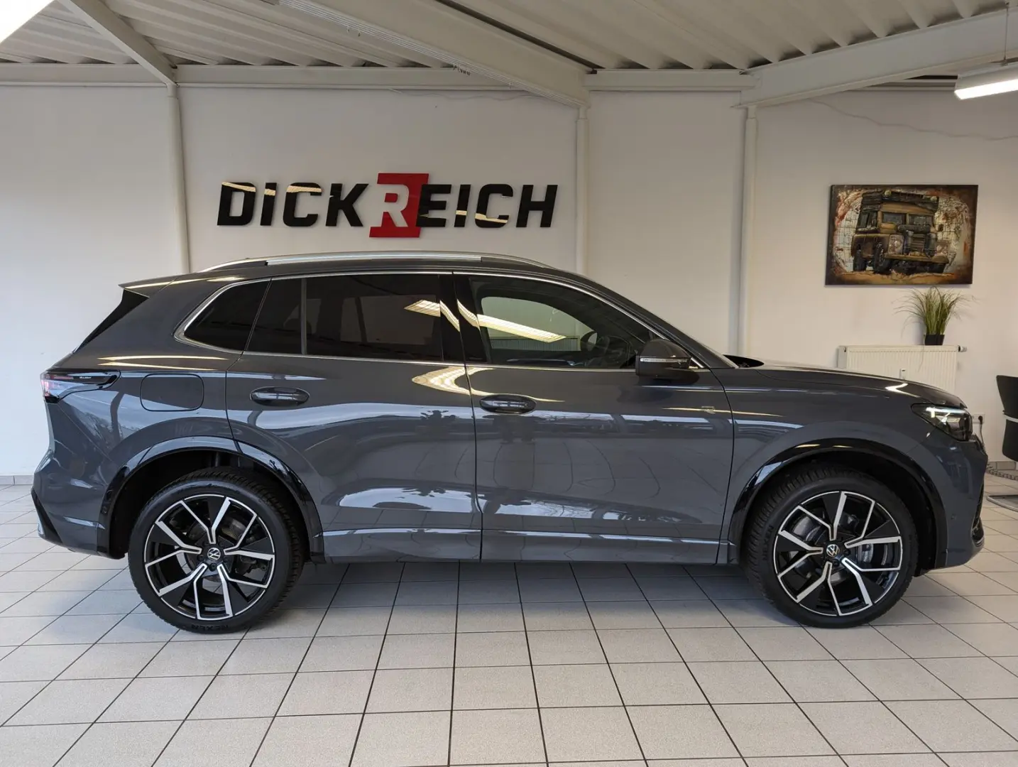 Tiguan 2.0TDI R-Line 4M Pano H K AHK Matrix 20