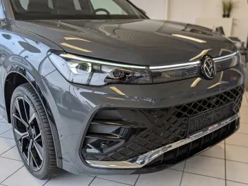 Tiguan 2.0TDI R-Line 4M Pano H K AHK Matrix 20