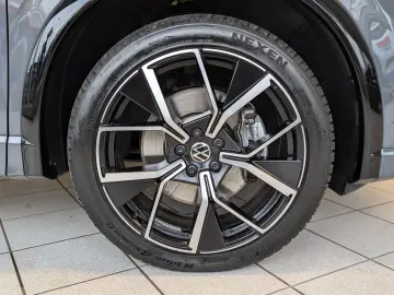 Tiguan 2.0TDI R-Line 4M Pano H K AHK Matrix 20