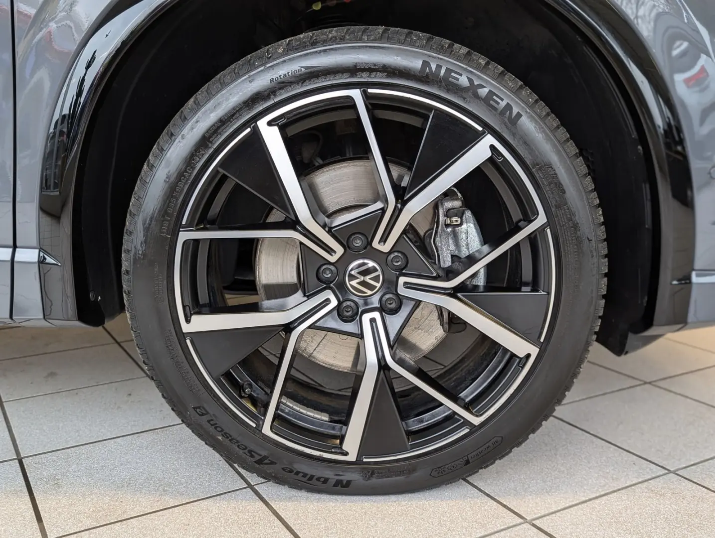 Tiguan 2.0TDI R-Line 4M Pano H K AHK Matrix 20