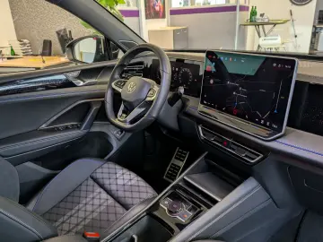 Tiguan 2.0TDI R-Line 4M Pano H K AHK Matrix 20