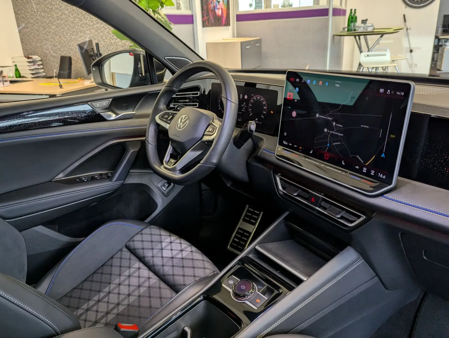 Tiguan 2.0TDI R-Line 4M Pano H K AHK Matrix 20