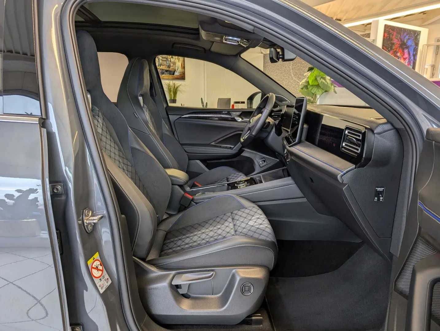 Tiguan 2.0TDI R-Line 4M Pano H K AHK Matrix 20