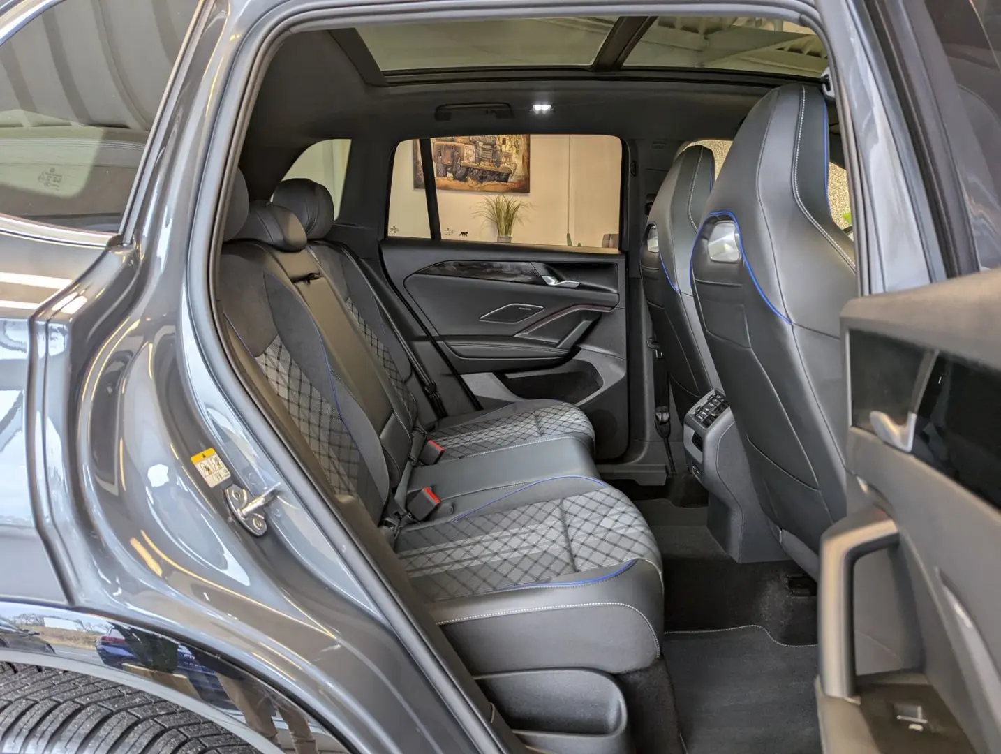 Tiguan 2.0TDI R-Line 4M Pano H K AHK Matrix 20